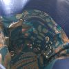 Sac seau James Forester en coton enduit floral, jardin d'hiver ton marine, turquoise et en simili cuir marine et bleu canard – Image 6