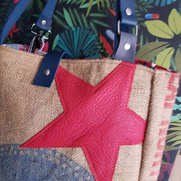 Sac style tog bag James Stramp en toile de jute recyclé et en cuir bleu – Image 6