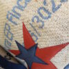 Sac cabas bandoulière Parsi en toile de jute recyclée à motif multicolore – Image 7