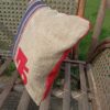 Coussin Jejeeh en toile de jute et en velours rouge – Image 3