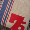 Coussin Jejeeh en toile de jute et en velours rouge – Image 5