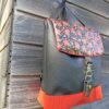 Sac à dos Flanagan en simili cuir noir et en coton enduit fleuri – Image 2