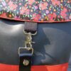 Sac à dos Flanagan en simili cuir noir et en coton enduit fleuri – Image 3
