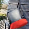 Sac à dos Flanagan en simili cuir noir et en coton enduit fleuri – Image 4