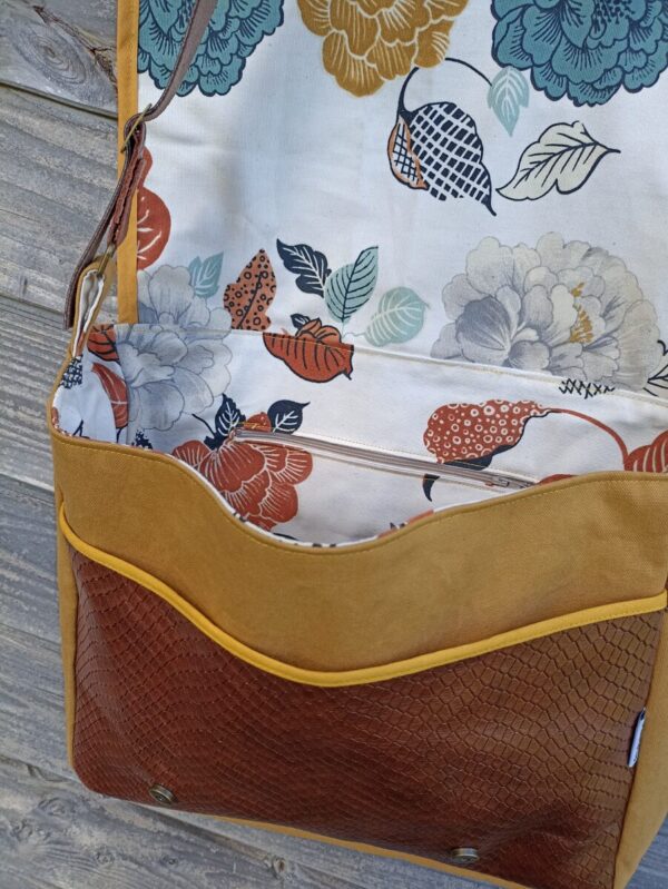 Sac bandoulière Sullivan en toile épaisse moutarde et en cuir marron fantaisie – Image 8