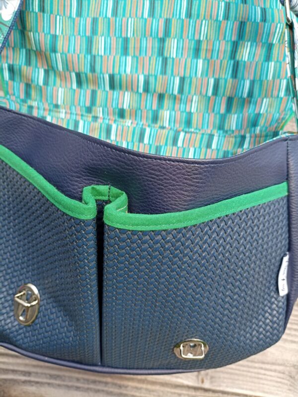 Sac besace bandoulière Samuel Fallentin en simili cuir marine et en coton enduit fleurs fond vert – Image 7