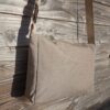 Sac bandoulière Sullivan en toile épaisse beige et en cuir vert fantaisie – Image 7