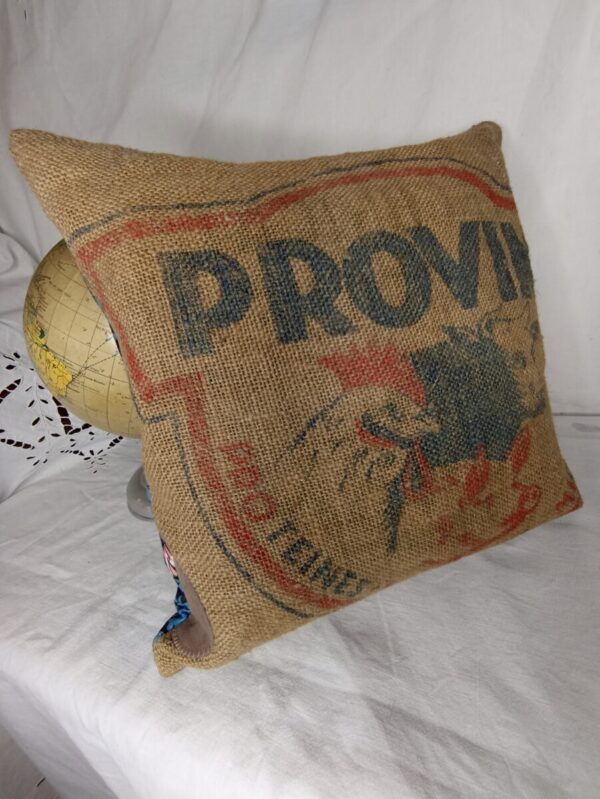 Coussin Jejeeh en toile de jute et en velours fantaisie – Image 2
