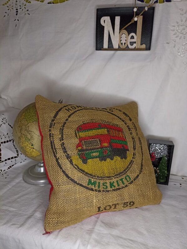 Coussin Jejeeh en toile de jute et en velours rouge – Image 2