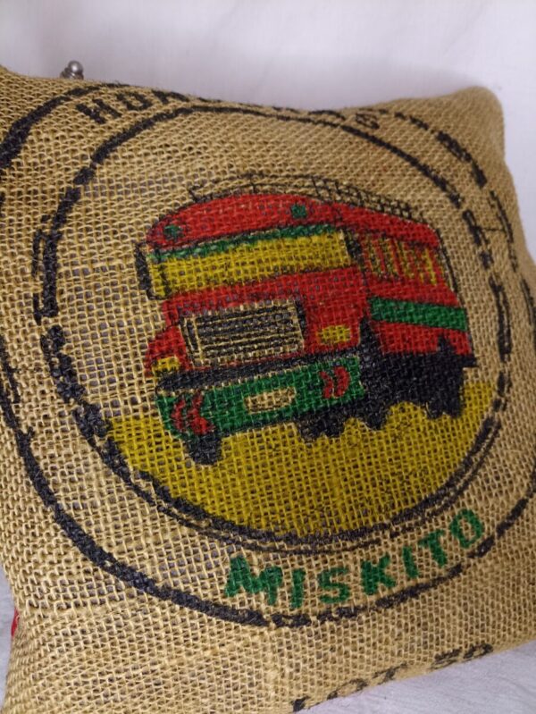 Coussin Jejeeh en toile de jute et en velours rouge – Image 3