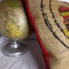 Coussin Jejeeh en toile de jute et en velours rouge – Image 4