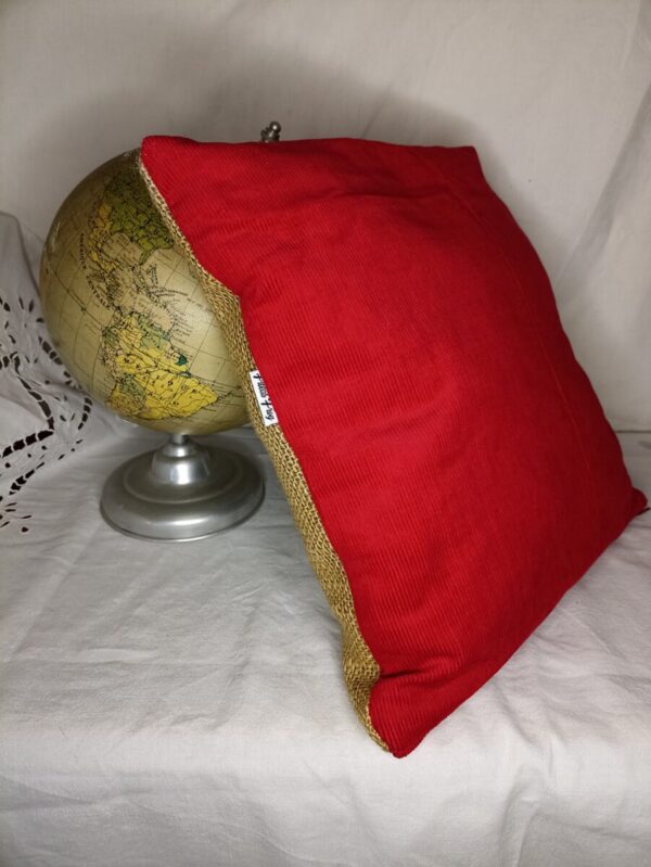 Coussin Jejeeh en toile de jute et en velours rouge – Image 5