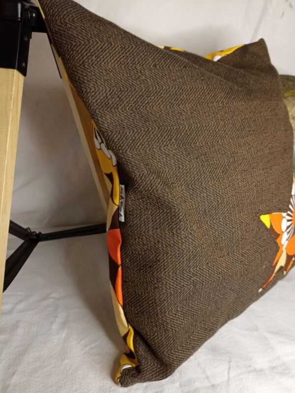 Coussin Jejeeh en tissu vintage fleuri – Image 4