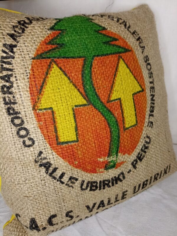 Coussin Jejeeh en toile de jute et en velours jaune – Image 2