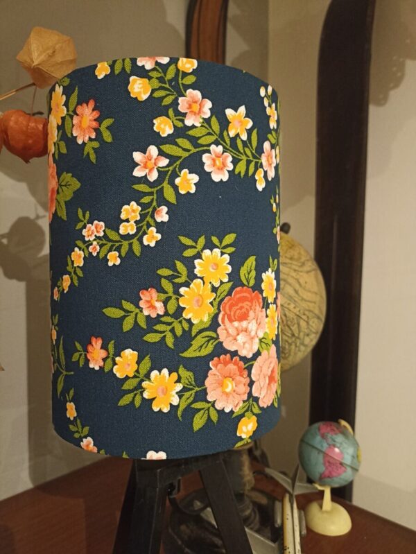 Petit abat jour cylindrique tissu vintage fleuri bleu – Image 4