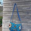 Sac besace bandoulière Samuel Fallentin en simili cuir bleu roi et tissu vintage – Image 4