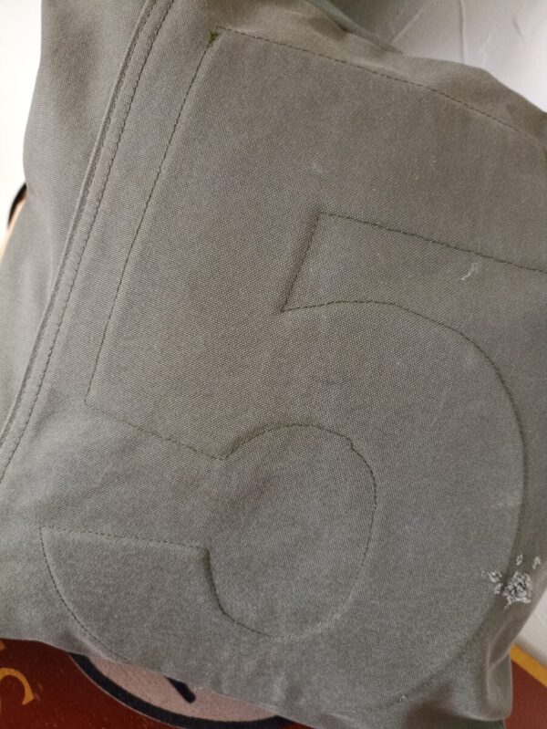 Coussin Jejeeh en toile militaire recyclé – Image 2