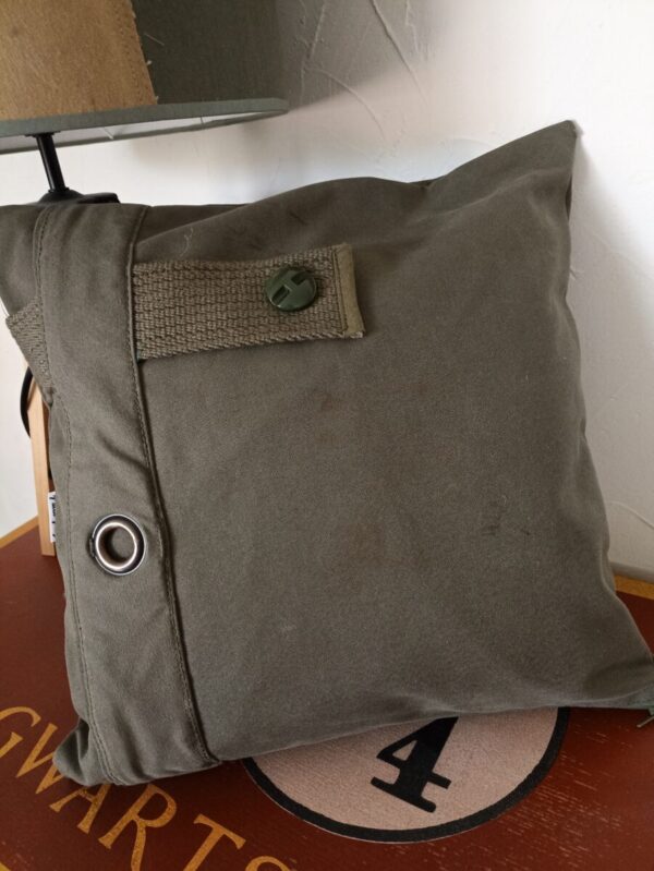 Coussin Jejeeh en toile militaire recyclé – Image 3