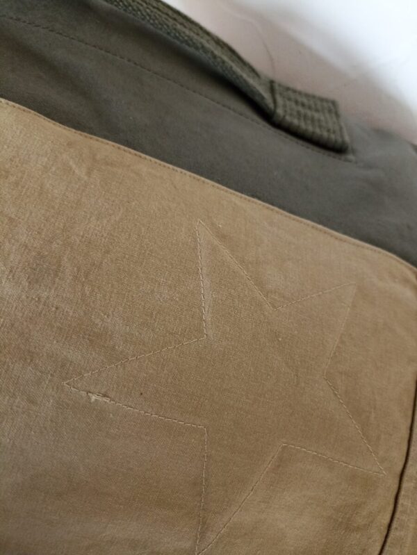 Coussin Jejeeh en toile militaire et ancienne toile beige recyclé. – Image 6