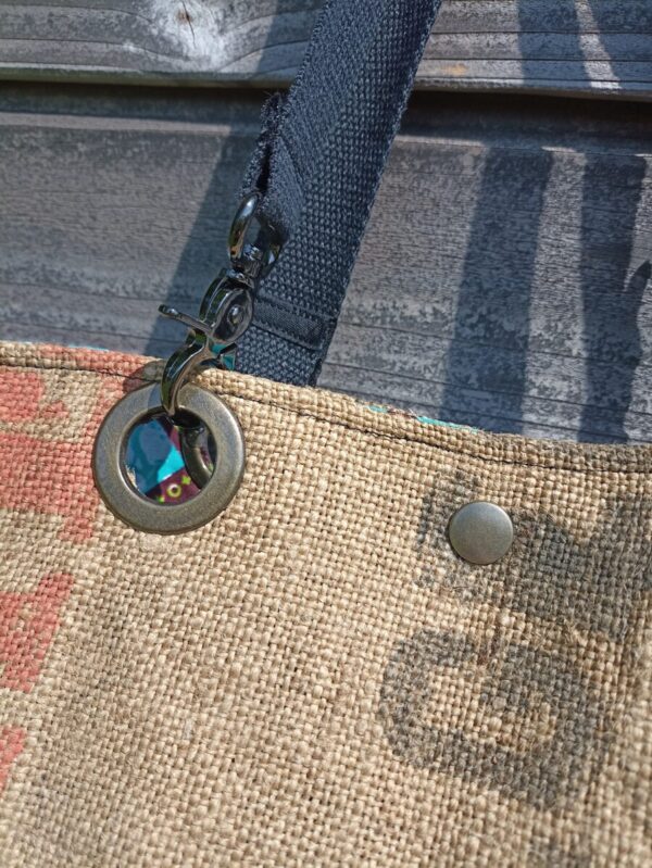 Sac cabas bandoulière Parsi en toile de jute recyclée et simili cuir noir – Image 8