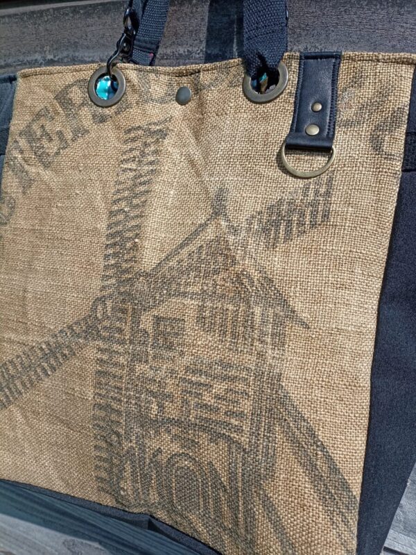 Sac cabas bandoulière Parsi en toile de jute recyclée et simili cuir noir – Image 2