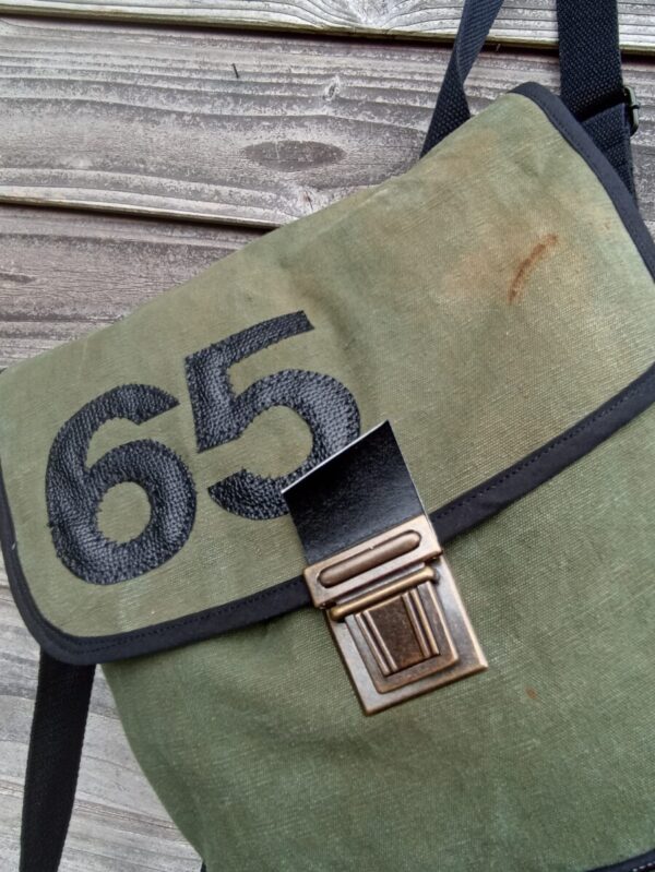 Sac à dos Flanagan en toile militaire kaki et cuir noir – Image 2