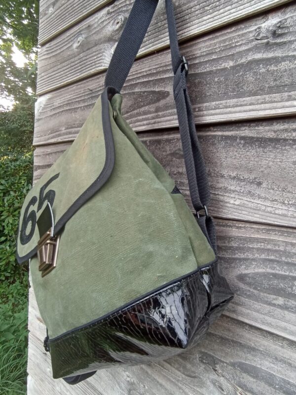 Sac à dos Flanagan en toile militaire kaki et cuir noir – Image 3