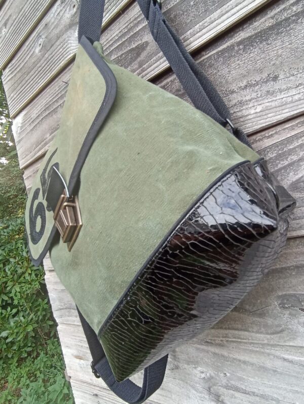 Sac à dos Flanagan en toile militaire kaki et cuir noir – Image 4