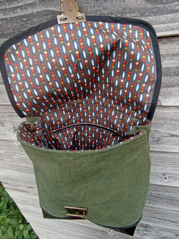 Sac à dos Flanagan en toile militaire kaki et cuir noir – Image 7