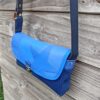 Kiouni sac bandoulière en simili cuir marine et en cuir bleu roi – Image 4