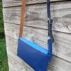 Kiouni sac bandoulière en simili cuir marine et en cuir bleu roi – Image 5