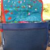 Sac arrondi Fix en simili cuir marine fantaisie et en cuir rouge – Image 5