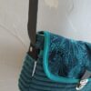 Kiouni sac bandoulière en velours fantaisie bleu – Image 3