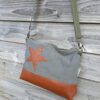 Sac Bandoulière Longsferry en toile kaki et en cuir camel foncé – Image 7