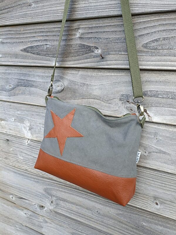 Sac Bandoulière Longsferry en toile kaki et en cuir camel foncé – Image 7