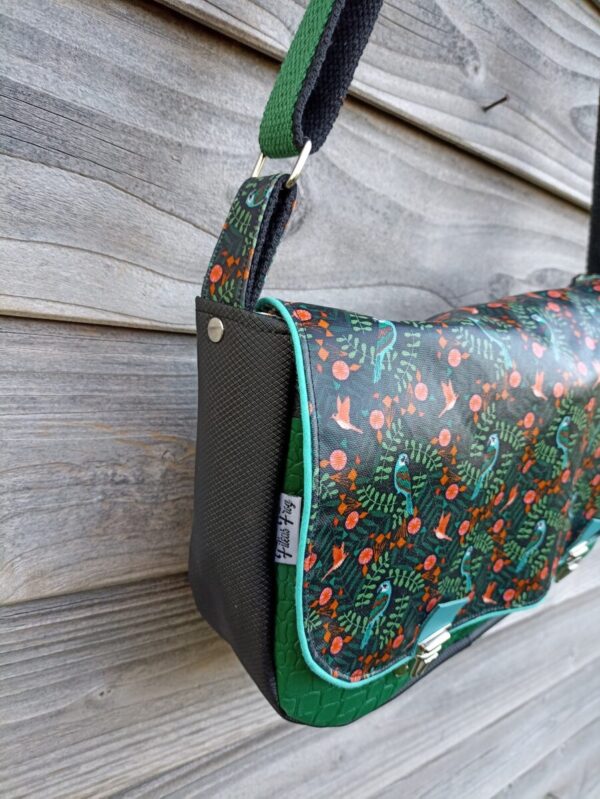 Sac besace bandoulière Samuel Fallentin en simili cuir noir et en coton enduit perroquets – Image 5