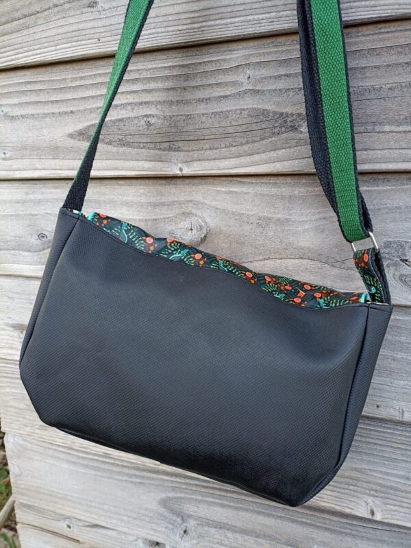 Sac besace bandoulière Samuel Fallentin en simili cuir noir et en coton enduit perroquets – Image 7