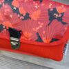 Kiouni sac bandoulière en simili cuir rouge et en coton enduit fleuri – Image 3