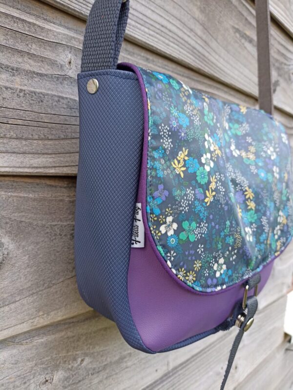 Sac fix en simili cuir marine et en coton enduit fleurs multicolores – Image 4