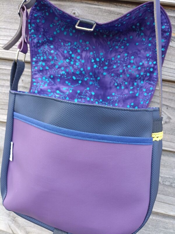 Sac fix en simili cuir marine et en coton enduit fleurs multicolores – Image 8