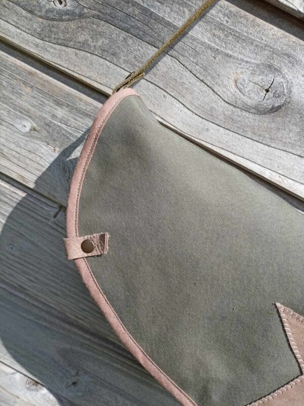 Sac bandoulière Mondiboy en toile militaire et cuir beige – Image 6