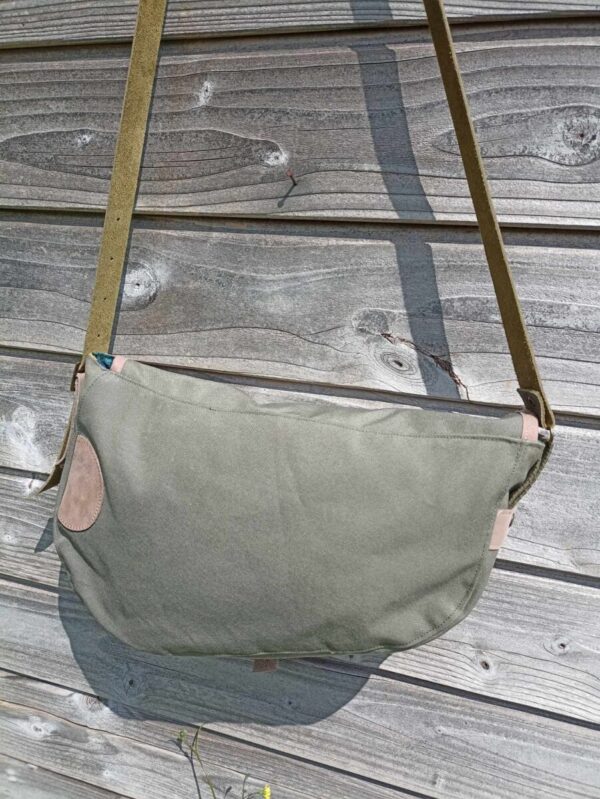 Sac bandoulière Mondiboy en toile militaire et cuir beige – Image 8