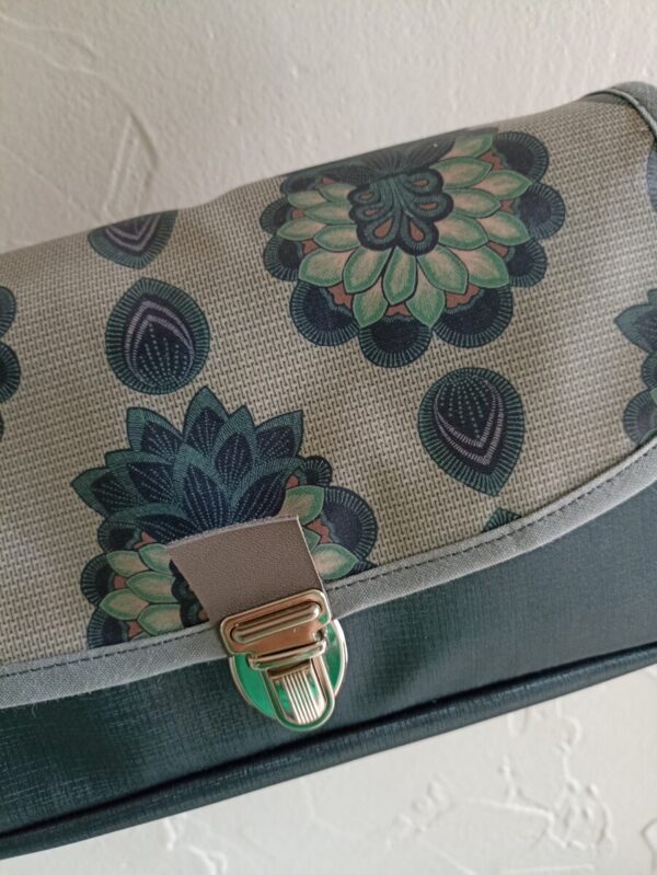 Kiouni sac en simili cuir gris irisé et en coton enduit Lotus – Image 5