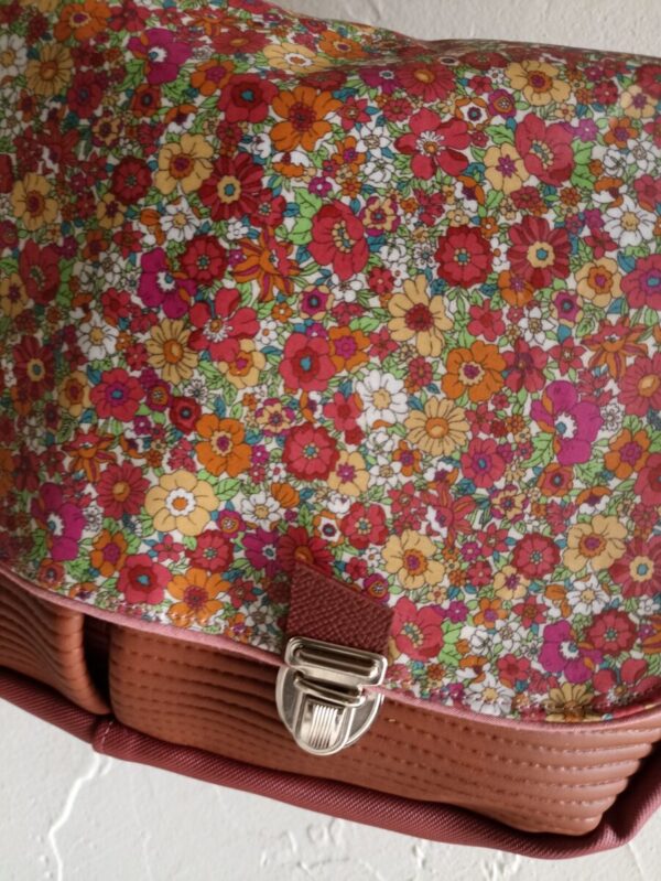 Sac besace bandoulière Fallentin en simili cuir rouille et en coton enduit fleuris – Image 2