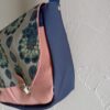 Sac besace bandoulière Fallentin en simili cuir marine et en coton enduit lotus – Image 4