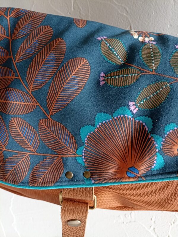 Sac bandoulière Mondiboy en simili cuir camel et velours fantaisie – Image 2
