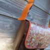 Sac Verne en simili cuir marron et fleurs couleurs automnales – Image 4