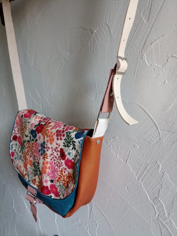Sac fix en simili cuir rouille et en coton enduit jardin fleuri – Image 3