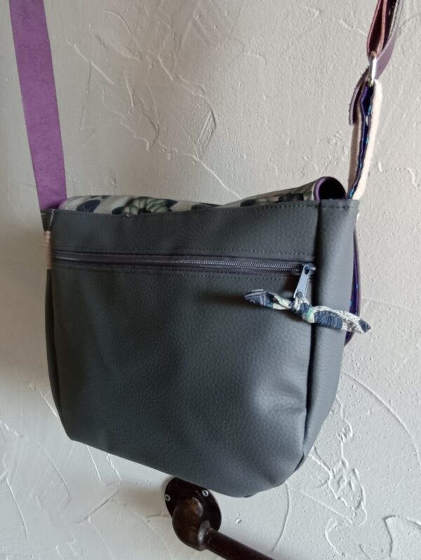 Sac fix en simili cuir gris antracite et en coton enduit fleurs de lotus – Image 4