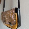 Sac bandoulière Fallentin en simili cuir noir et coton enduit moutarde – Image 3